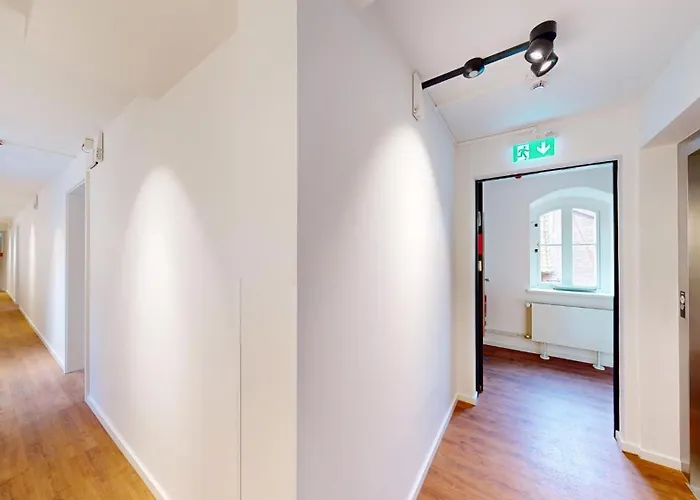 03 No 8a Boardinghouse